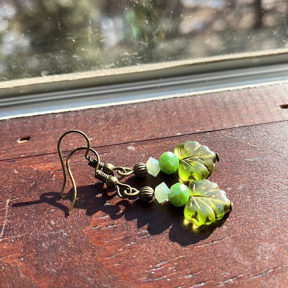 Handmade leaf earrings - Picture 2 of 4